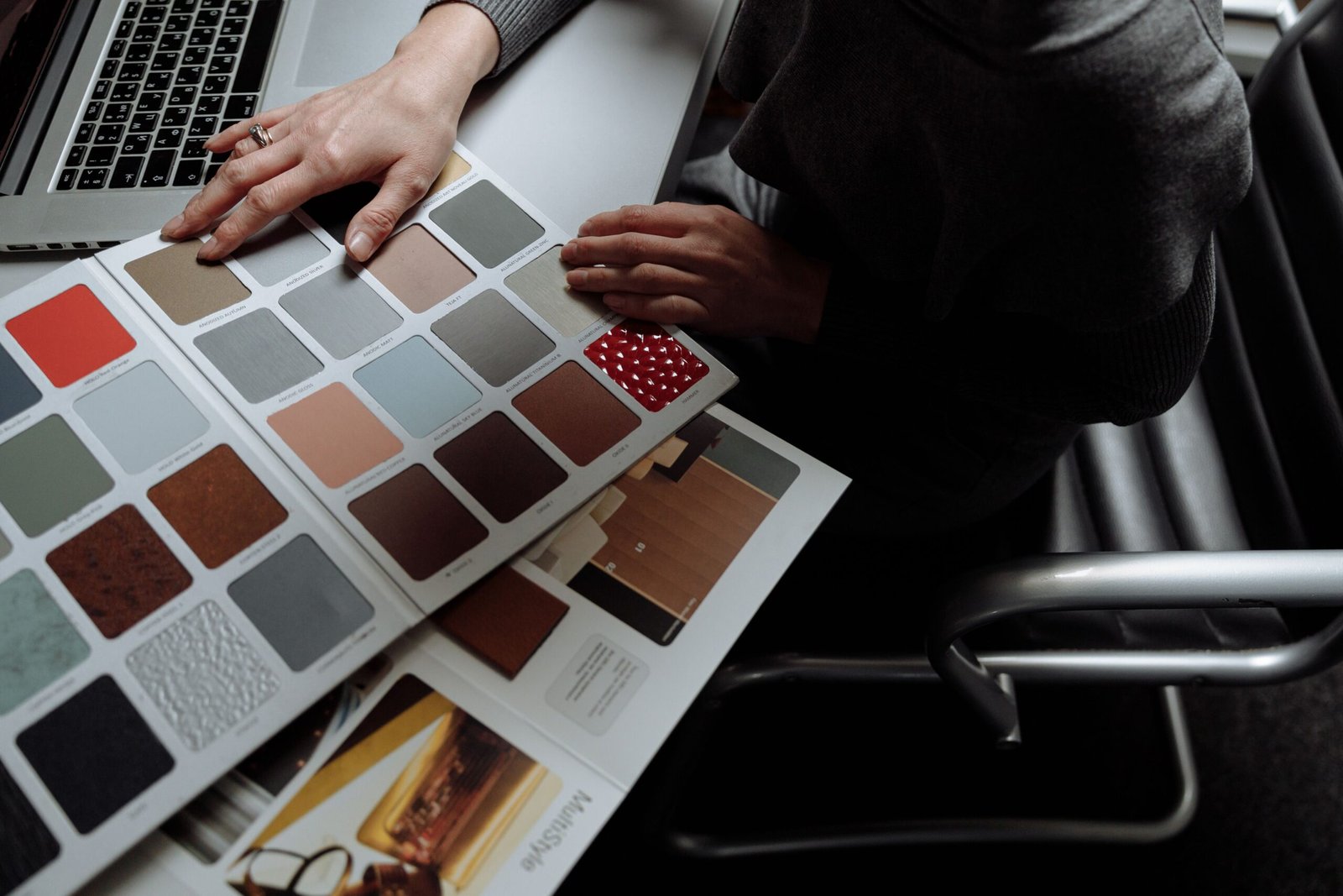 How to Choose the Right Colors for Your Brand